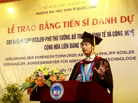 Vietnamese – German Vice Chancellor awarded honorary doctorate